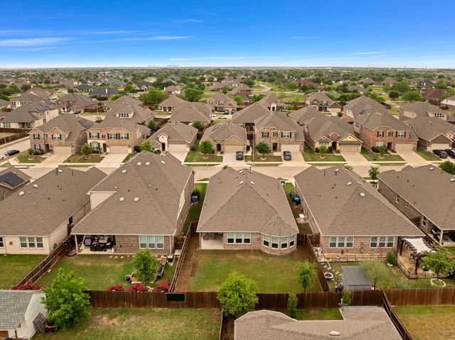 1016 Pinnacle Breeze Drive, Fort Worth, TX 76052