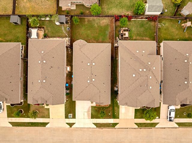 1016 Pinnacle Breeze Drive, Fort Worth, TX 76052