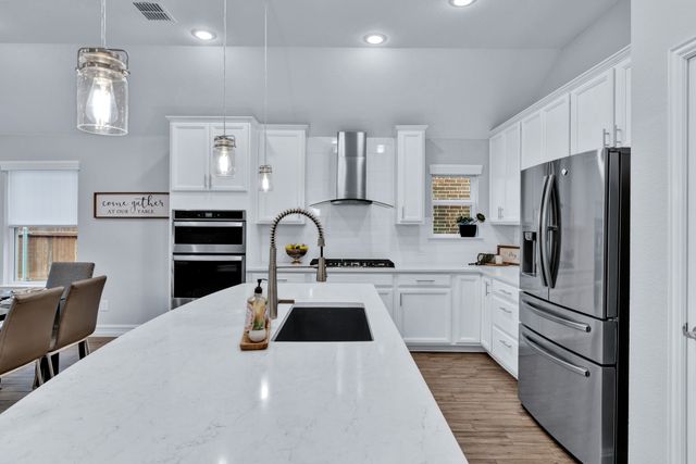 1016 Pinnacle Breeze Drive, Fort Worth, TX 76052