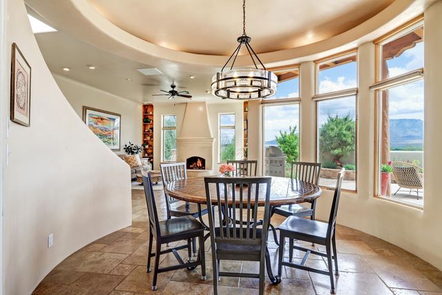 40 Hop Tree Trail, Corrales, NM 87048