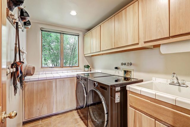 40 Hop Tree Trail, Corrales, NM 87048