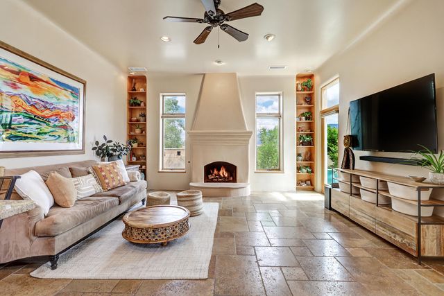 40 Hop Tree Trail, Corrales, NM 87048