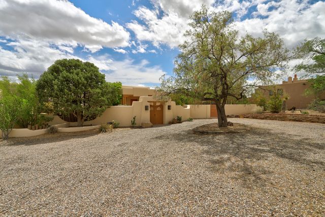 40 Hop Tree Trail, Corrales, NM 87048