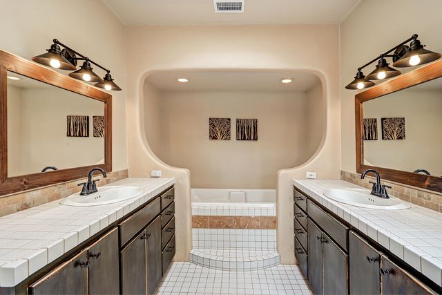 40 Hop Tree Trail, Corrales, NM 87048