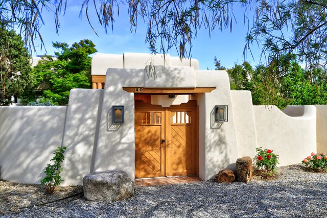 40 Hop Tree Trail, Corrales, NM 87048