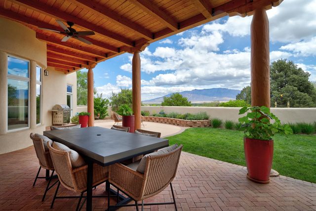 40 Hop Tree Trail, Corrales, NM 87048
