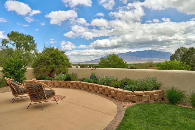 40 Hop Tree Trail, Corrales, NM 87048