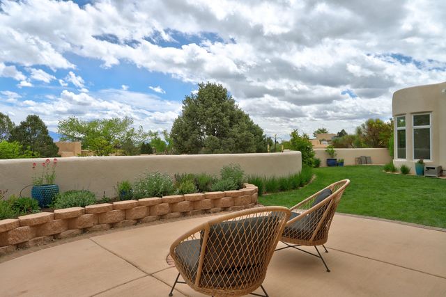 40 Hop Tree Trail, Corrales, NM 87048