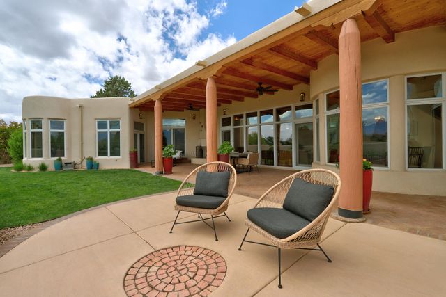40 Hop Tree Trail, Corrales, NM 87048