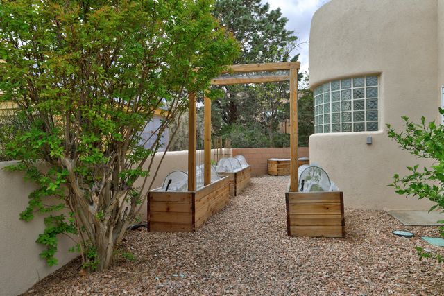 40 Hop Tree Trail, Corrales, NM 87048