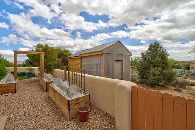 40 Hop Tree Trail, Corrales, NM 87048