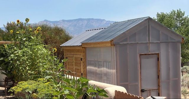 40 Hop Tree Trail, Corrales, NM 87048