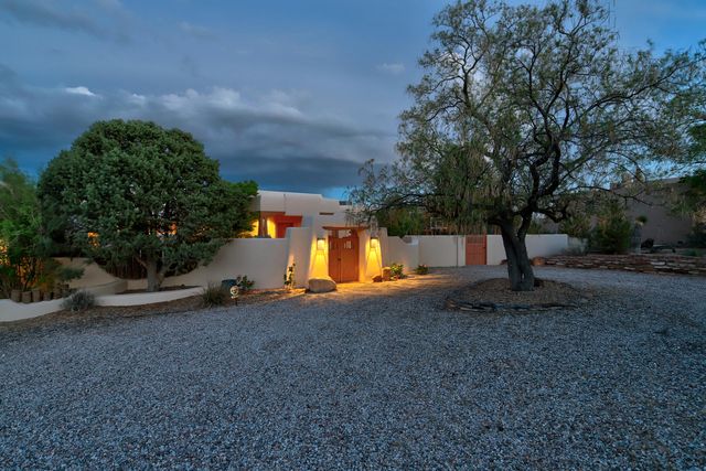 40 Hop Tree Trail, Corrales, NM 87048
