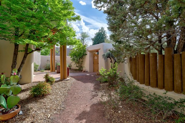 40 Hop Tree Trail, Corrales, NM 87048