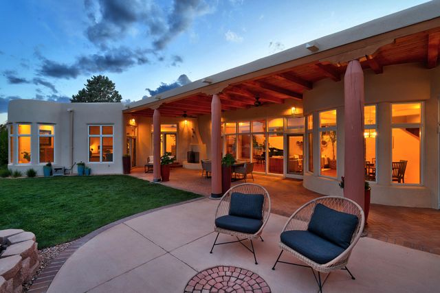 40 Hop Tree Trail, Corrales, NM 87048