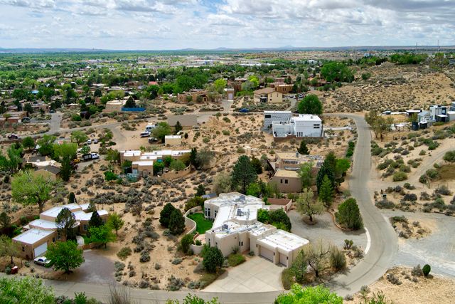 40 Hop Tree Trail, Corrales, NM 87048