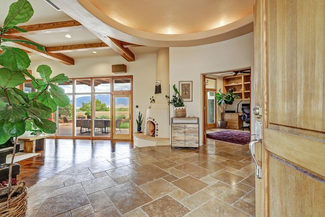 40 Hop Tree Trail, Corrales, NM 87048