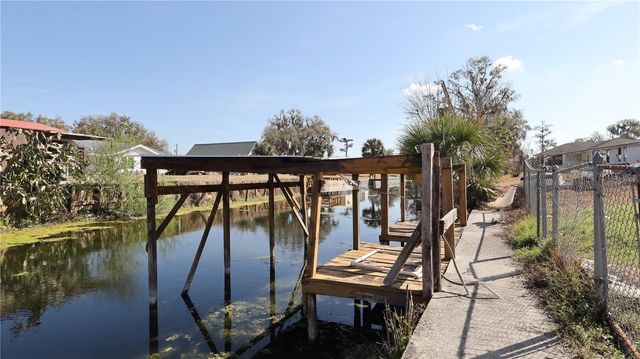 926 CR 467, Lake Panasoffkee, FL 33538