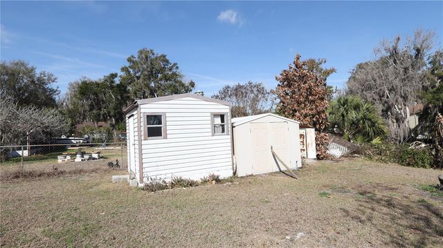 926 CR 467, Lake Panasoffkee, FL 33538