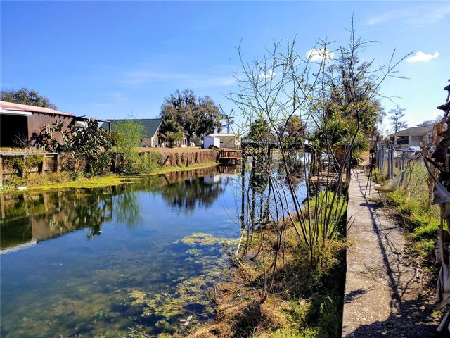 926 CR 467, Lake Panasoffkee, FL 33538