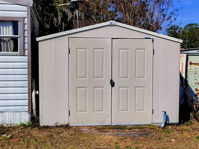 926 CR 467, Lake Panasoffkee, FL 33538