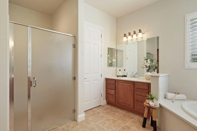 2419 Belle Glade Ln, Manteca, CA 95336