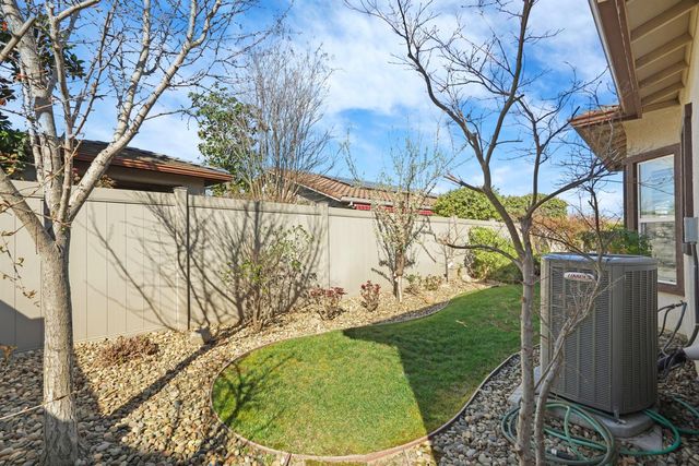 2419 Belle Glade Ln, Manteca, CA 95336