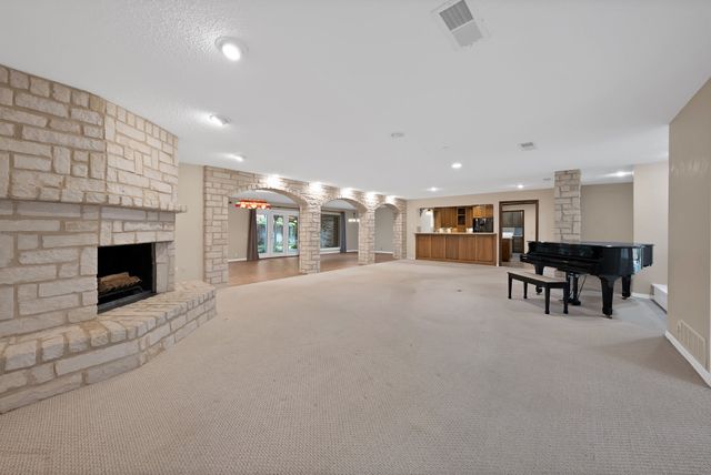1008 Loch Lomond Drive, Arlington, TX 76012