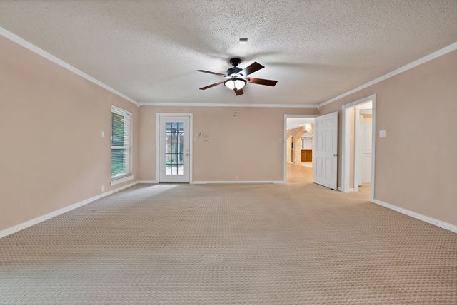 1008 Loch Lomond Drive, Arlington, TX 76012