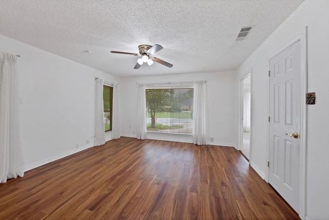 1008 Loch Lomond Drive, Arlington, TX 76012