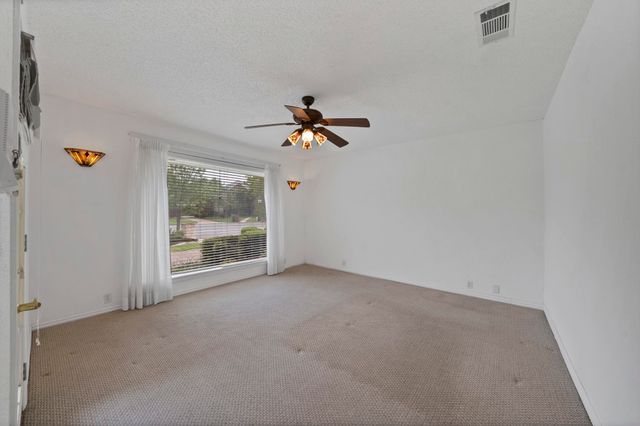 1008 Loch Lomond Drive, Arlington, TX 76012