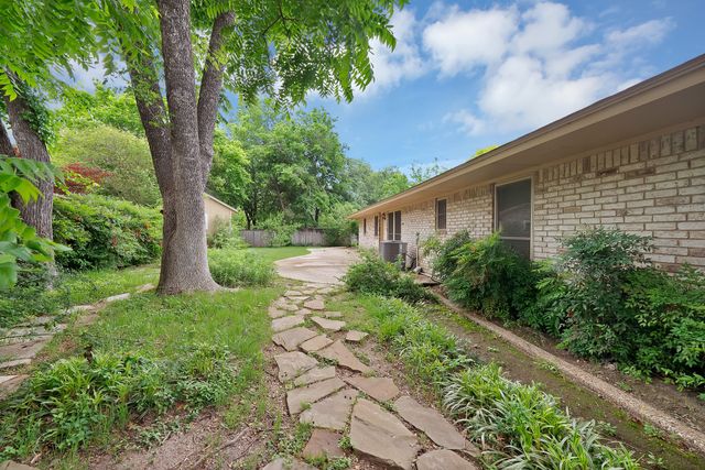 1008 Loch Lomond Drive, Arlington, TX 76012