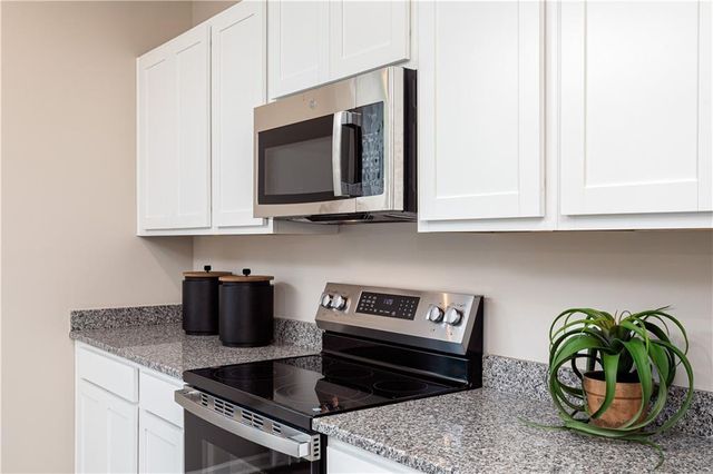 86 Hickory Grove Avenue, Lawrenceville, GA 30046