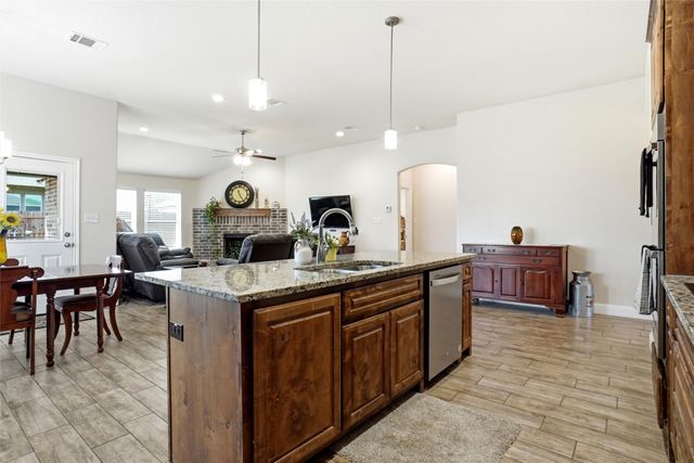 904 Avagail Avenue, Springtown, TX 76082