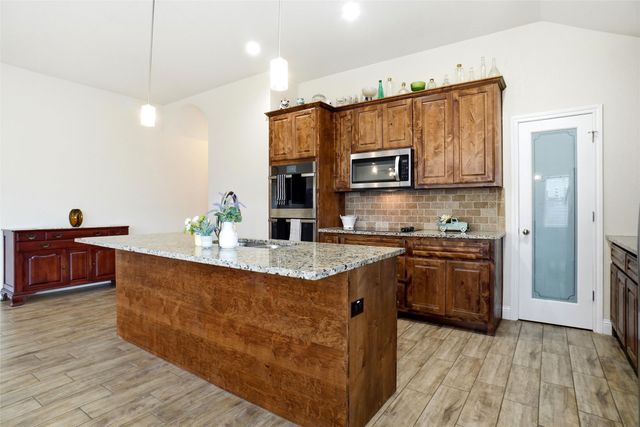 904 Avagail Avenue, Springtown, TX 76082