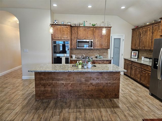 904 Avagail Avenue, Springtown, TX 76082