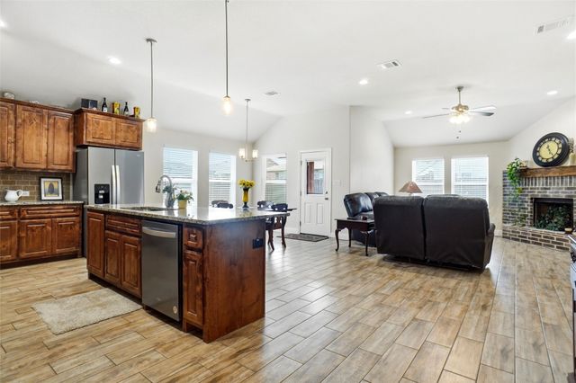 904 Avagail Avenue, Springtown, TX 76082