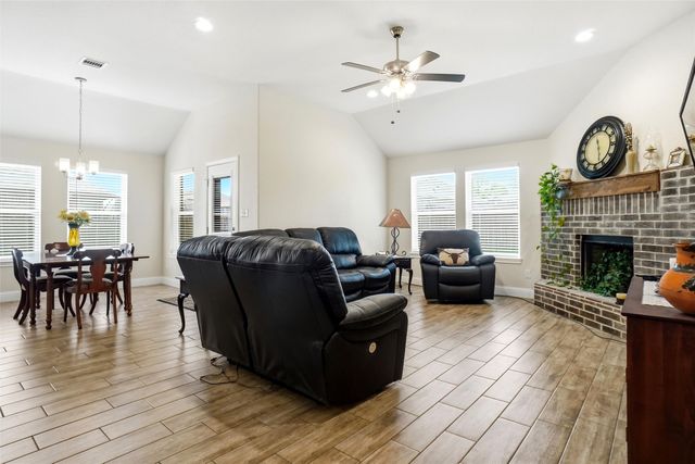 904 Avagail Avenue, Springtown, TX 76082