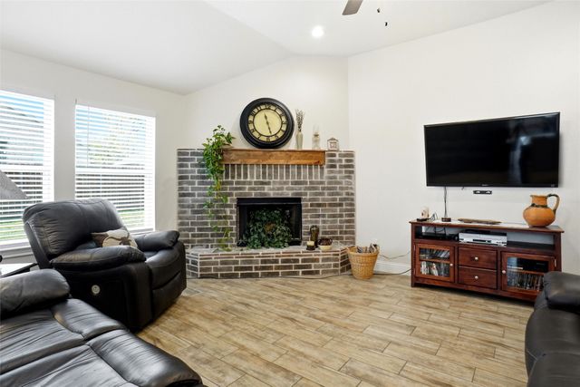 904 Avagail Avenue, Springtown, TX 76082