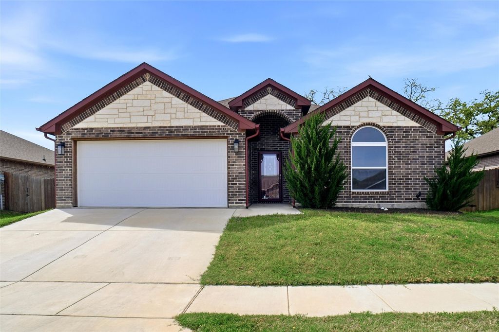 904 Avagail Avenue, Springtown, TX 76082
