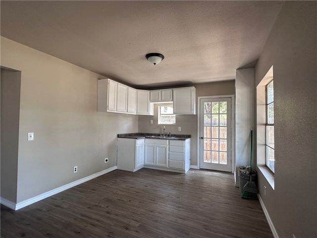 1217 Stone St, Corpus Christi, TX 78418