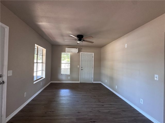 1217 Stone St, Corpus Christi, TX 78418