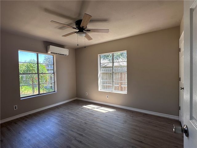 1217 Stone St, Corpus Christi, TX 78418