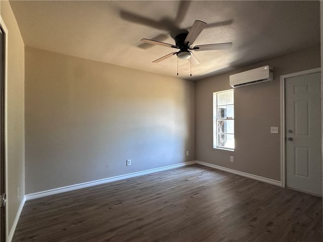 1217 Stone St, Corpus Christi, TX 78418