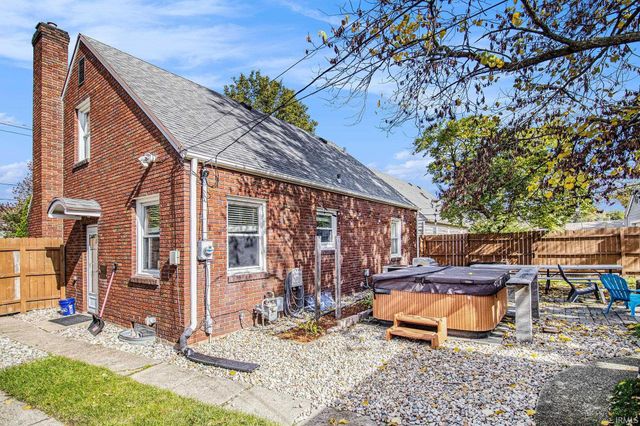 1422 Mckinley Avenue, South Bend, IN 46617