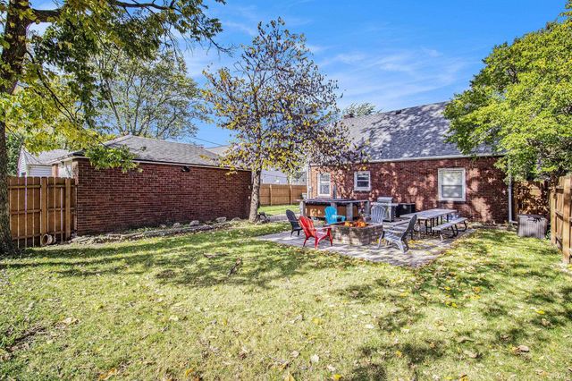 1422 Mckinley Avenue, South Bend, IN 46617