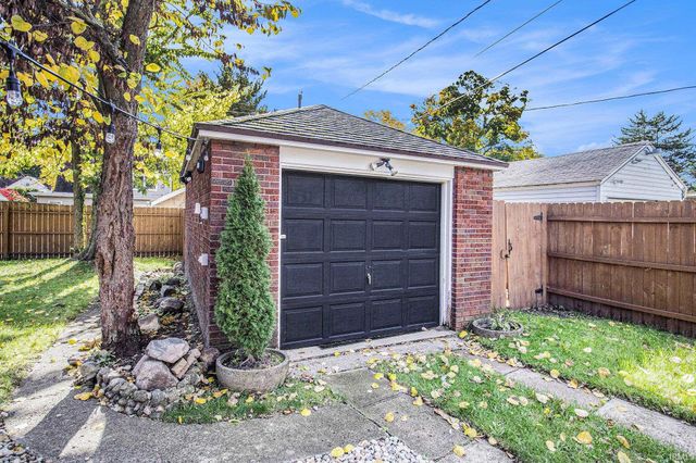 1422 Mckinley Avenue, South Bend, IN 46617