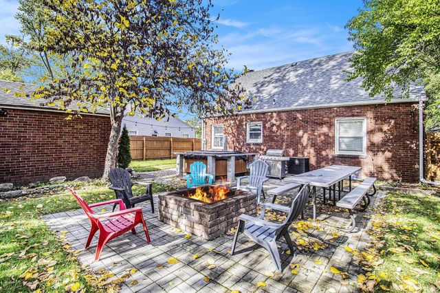 1422 Mckinley Avenue, South Bend, IN 46617