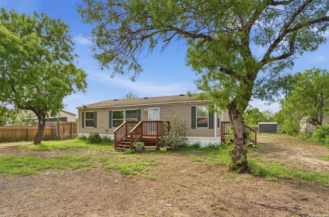 1105 WALNUT ST, Jourdanton, TX 78026
