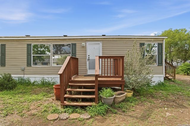 1105 WALNUT ST, Jourdanton, TX 78026